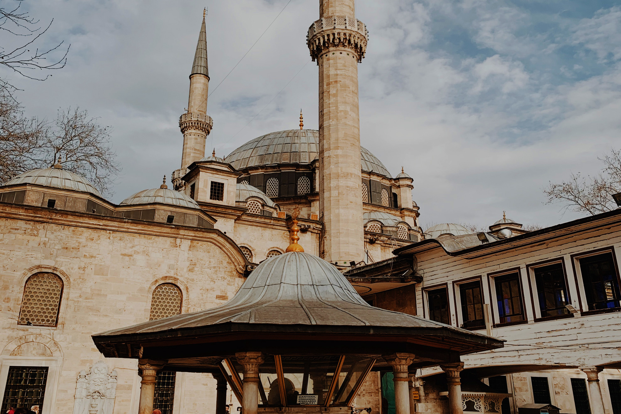 Истанбул и Пеещите фонтани - Джамията &bdquo;Еюп Султан&ldquo;, Истанбул, Турция - The Ey&uuml;p Sultan Mosque, Istanbul, Turkey